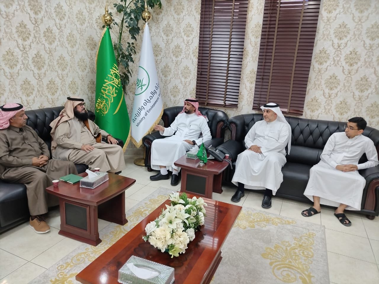 في يوم الثلاثاء الموافق ١٤٤٥/٨/٤هـ قام رئيس مجلس إدارة الجمعية التعاونية للثروة الحيوانية بالمنطقة الشرقية (ثروتنا)